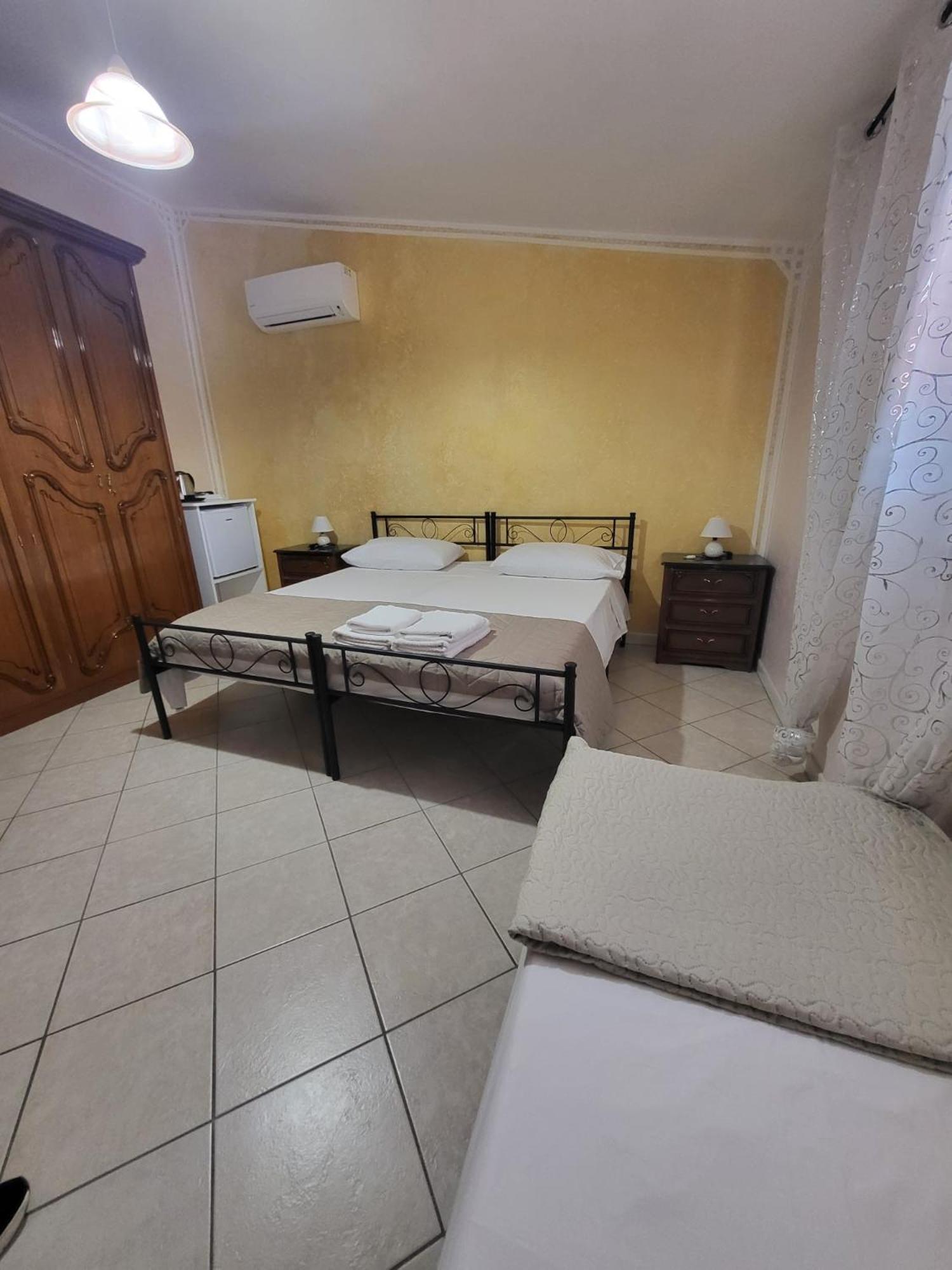 B&B Il Girasole SantʼAnna Arresi Esterno foto